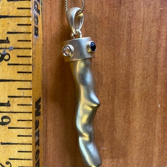 Chicos gold pendant with black and white crystals adjustable 18” -22” chain - Picture 8 of 9